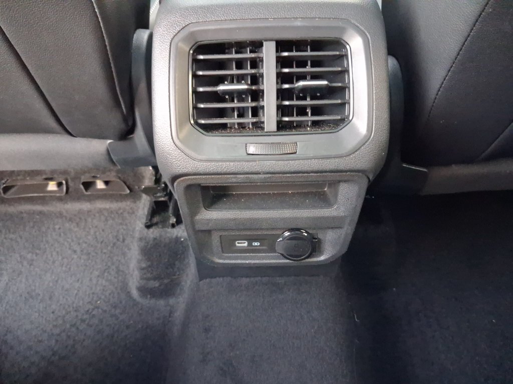Certified 2024 Volkswagen Tiguan SE R-Line FWD image 17