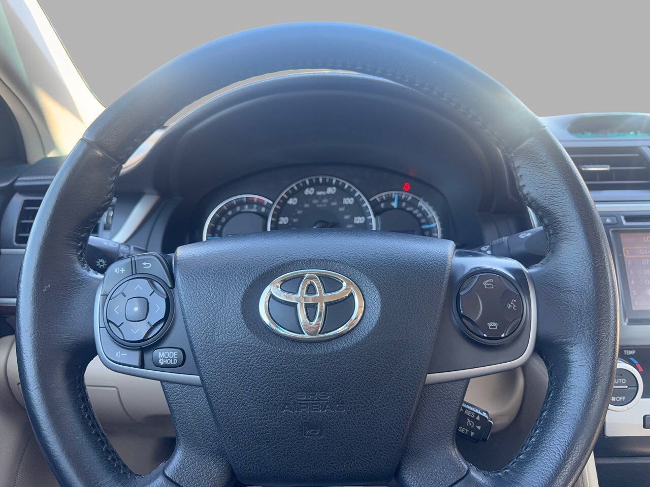 Used 2014 Toyota Camry XLE w/ Leather Package FWD image 40