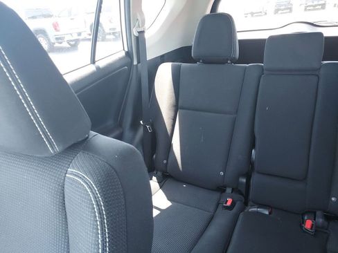 Used 2018 Toyota RAV4 XLE w/ Plus Extra Value Package AWD/4WD image 12