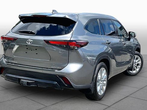 Used 2026 Toyota Highlander Limited AWD/4WD image 13