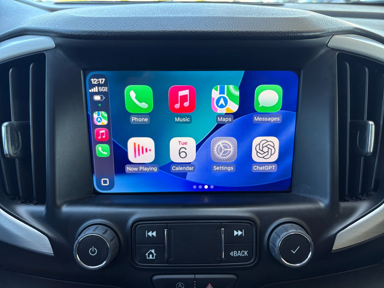 Used 2024 GMC Terrain SLT w/ Tech Package FWD image 15