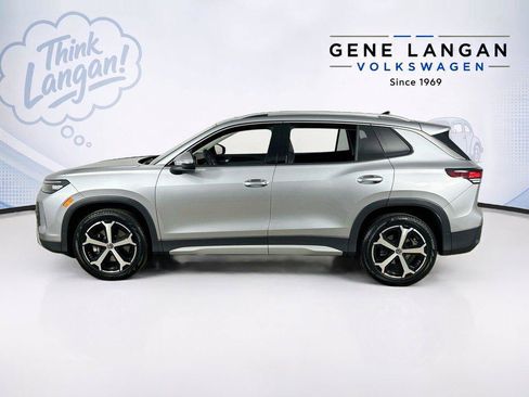 Used 2025 Volkswagen Tiguan SE AWD/4WD image 8