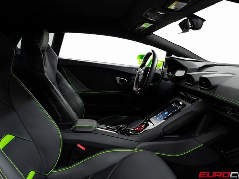 Used 2023 Lamborghini Huracan EVO image 33
