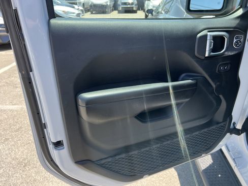 Used 2018 Jeep Wrangler Unlimited Sport S AWD/4WD image 13