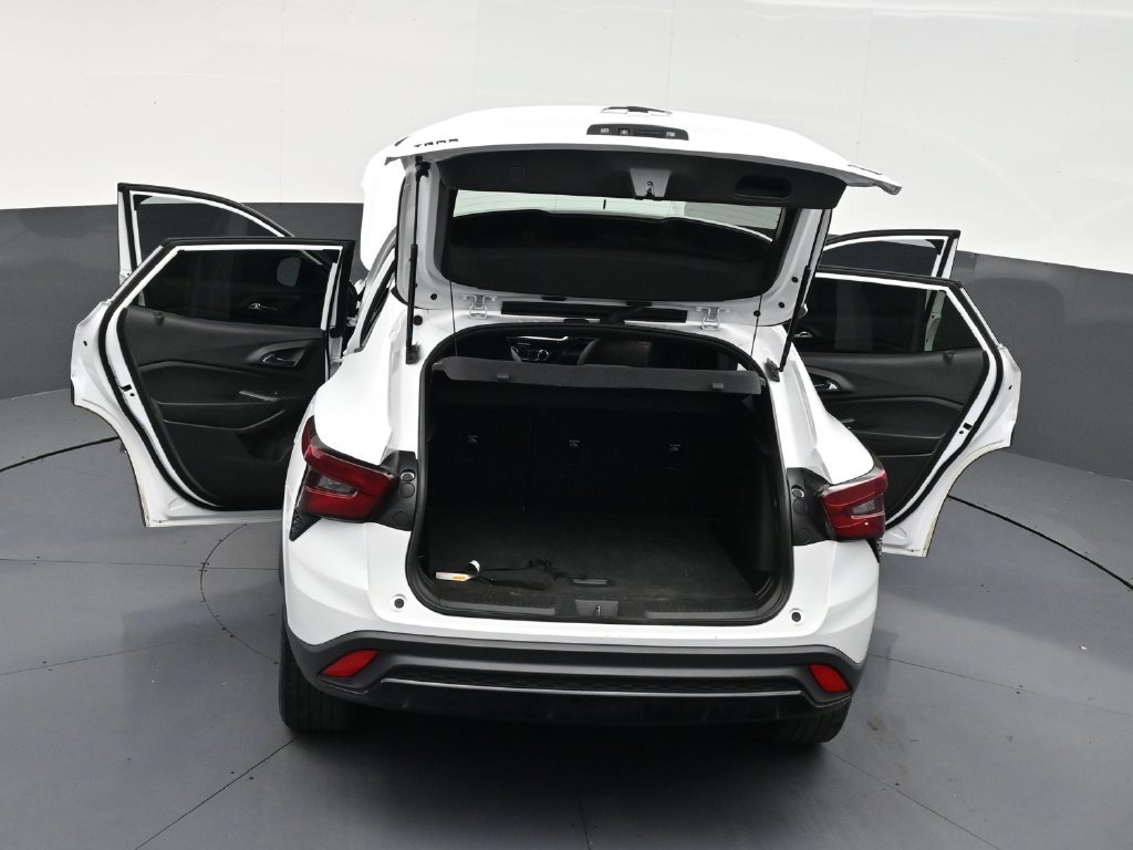 Used 2026 Chevrolet Trax RS w/ Sunroof Package FWD image 31