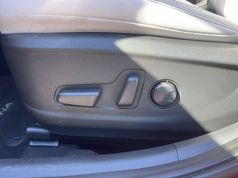 Used 2022 Hyundai Kona Limited FWD image 15