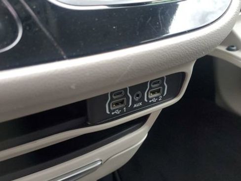 Certified 2024 Chrysler Pacifica Touring-L image 20