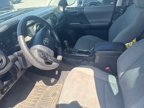 Used 2017 Toyota Tacoma SR RWD image 4