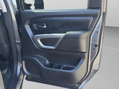 Used 2017 Nissan Titan SV image 25