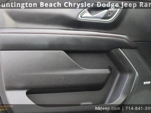 Used 2024 Chevrolet Suburban RST w/ Luxury Package image 11