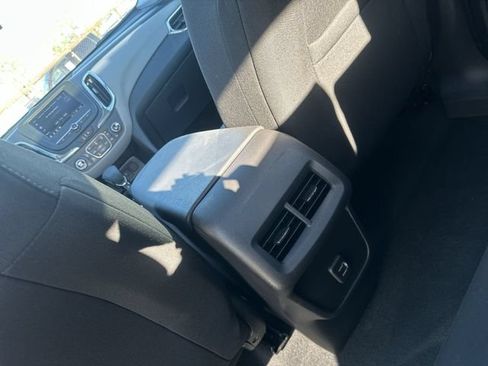 Used 2022 Chevrolet Equinox LT FWD image 24