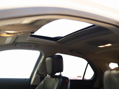 Used 2017 Chevrolet Equinox Premier w/ Enhanced Convenience Package image 24