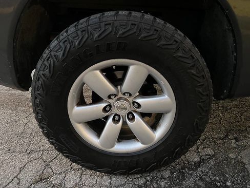 Used 2008 Nissan Titan SE image 28