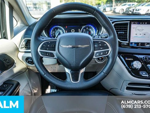 Used 2023 Chrysler Pacifica Touring-L FWD image 29
