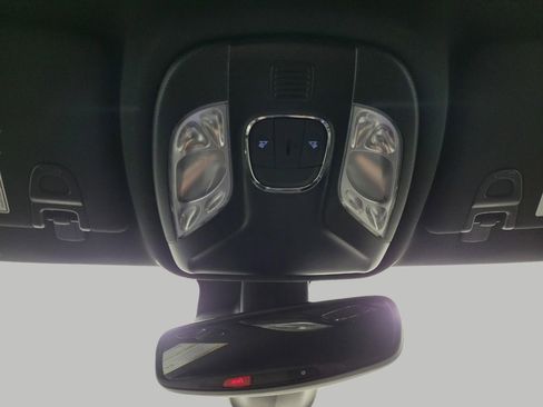 Used 2025 Jeep Compass Limited image 19