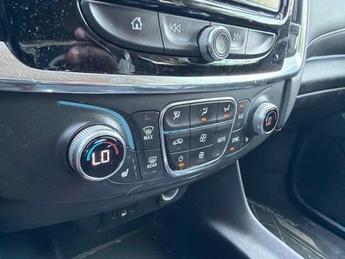 Used 2020 Chevrolet Traverse LT FWD image 17