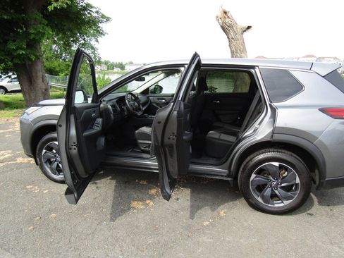 Used 2025 Nissan Rogue SV AWD/4WD image 21