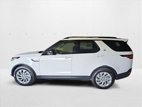 New 2025 Land Rover Discovery S image 8