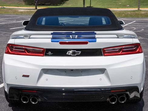 Used 2017 Chevrolet Camaro SS RWD image 18