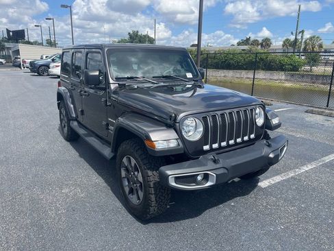Used 2018 Jeep Wrangler Unlimited Sahara AWD/4WD image 8