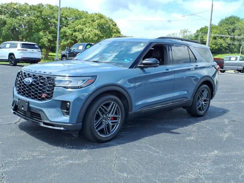Certified 2025 Ford Explorer ST AWD/4WD image 4