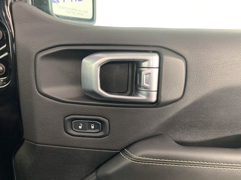 Used 2023 Jeep Wrangler Unlimited Sahara w/ Cold Weather Group AWD/4WD image 41