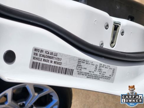 Used 2024 Jeep Compass Latitude image 38