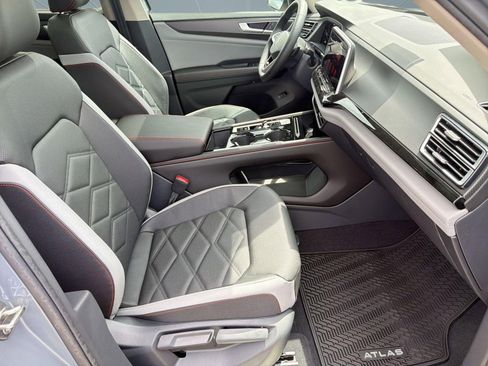 New 2026 Volkswagen Atlas Peak Edition AWD/4WD image 30