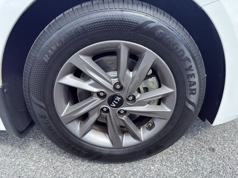 Used 2020 Kia Optima LX FWD image 4