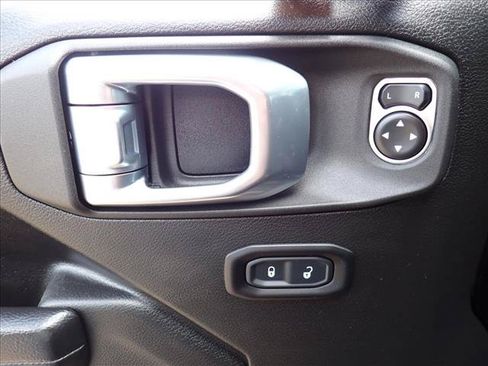 Used 2023 Jeep Gladiator Rubicon w/ LED Lighting Group AWD/4WD image 13