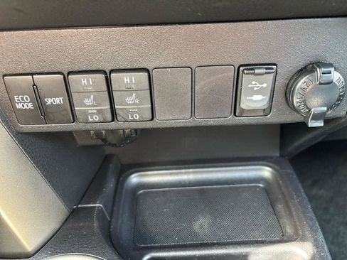 Used 2014 Toyota RAV4 Limited w/ Technology Package AWD/4WD image 32