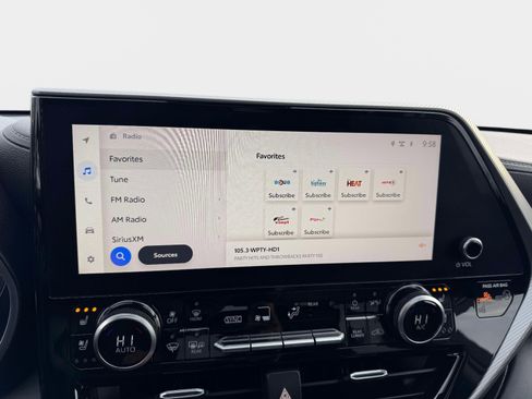 Used 2024 Toyota Highlander Platinum image 33