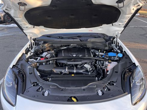 Used 2023 Maserati Grecale Modena image 32