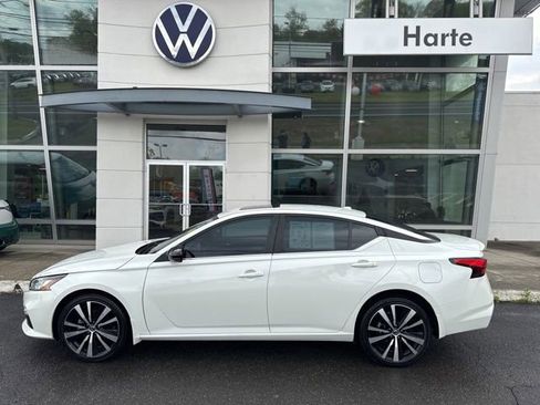 Used 2021 Nissan Altima 2.5 SR w/ SR Premium Package AWD/4WD image 1