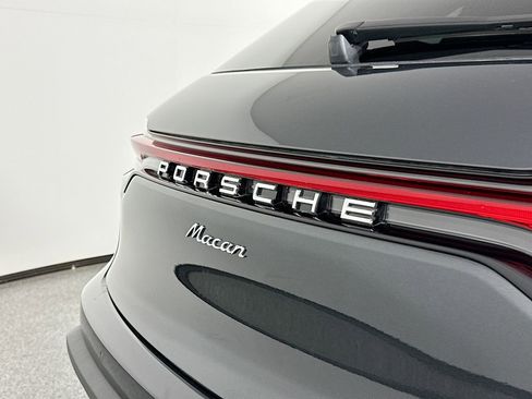 Certified 2025 Porsche Macan image 17