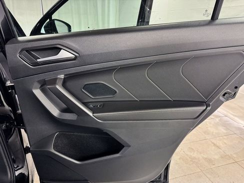 Used 2022 Volkswagen Tiguan SE w/ Panoramic Sunroof Package image 15