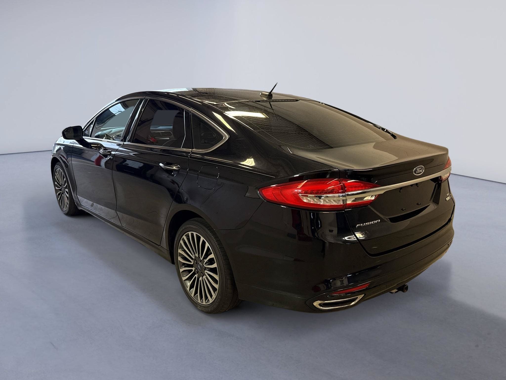 Used 2017 Ford Fusion SE w/ Fusion SE Technology Package AWD/4WD image 5