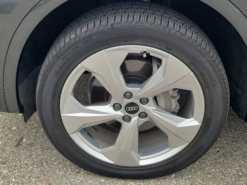 Certified 2022 Audi Q5 2.0T Premium Plus w/ Premium Plus Package image 9