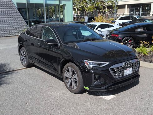 Used 2024 Audi Q8 e-tron Premium Plus w/ Premium Plus Package AWD/4WD image 4
