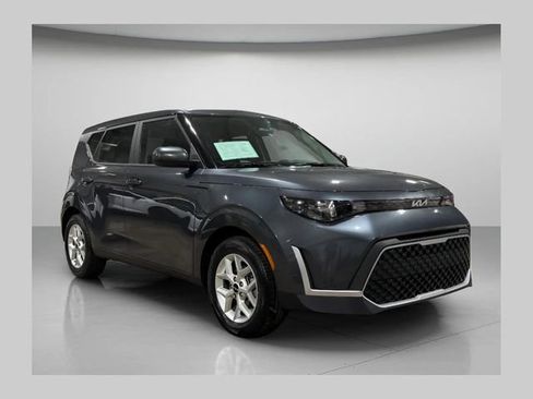 Used 2025 Kia Soul LX w/ LX Technology Package FWD image 1