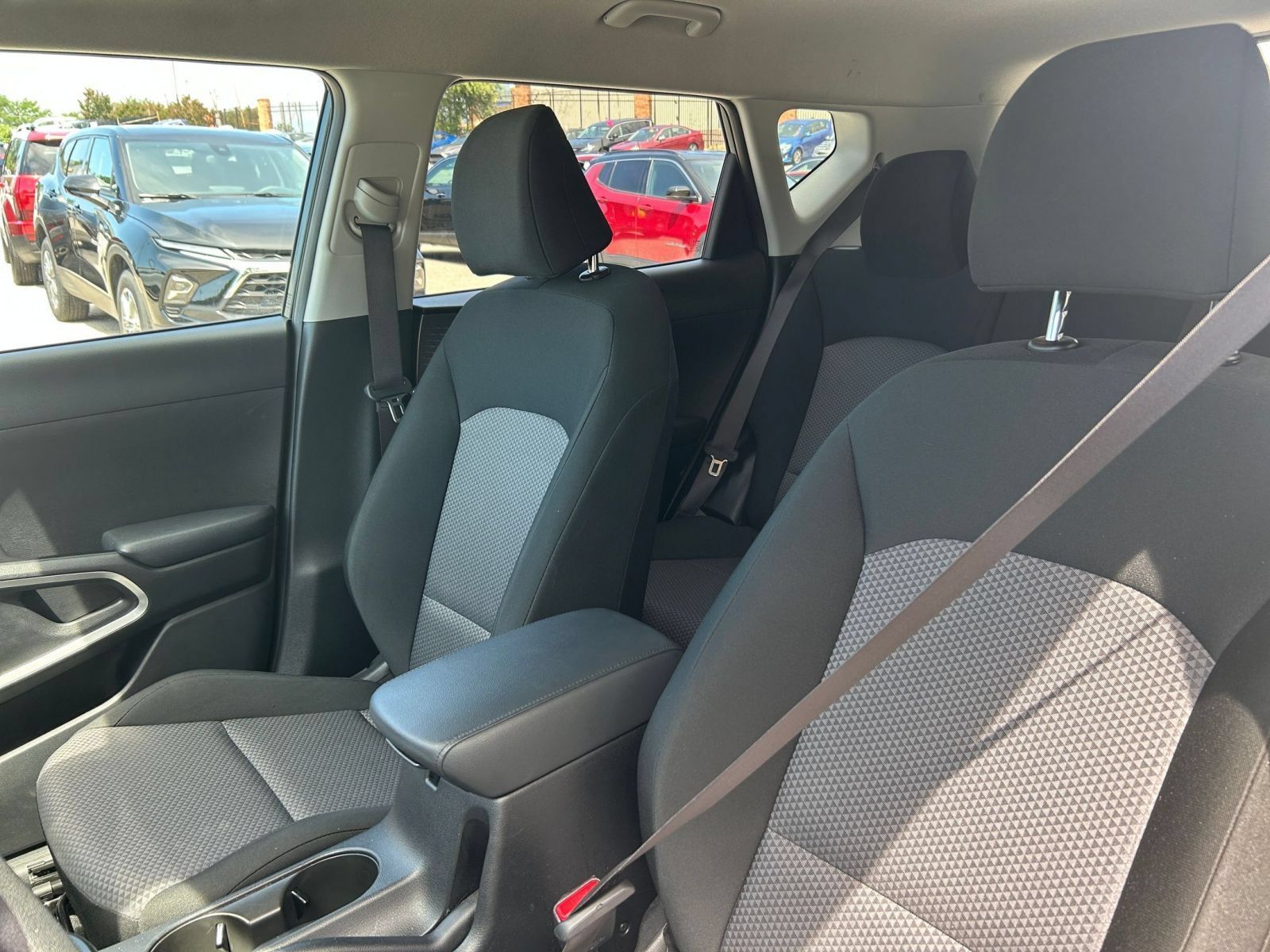 Used 2025 Kia Soul LX w/ LX Technology Package FWD image 30