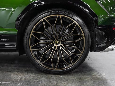 New 2025 Lamborghini Urus SE image 10