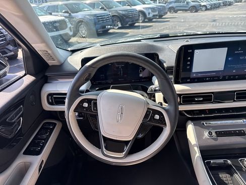 Used 2025 Lincoln Aviator AWD w/ Equipment Group 101A image 23