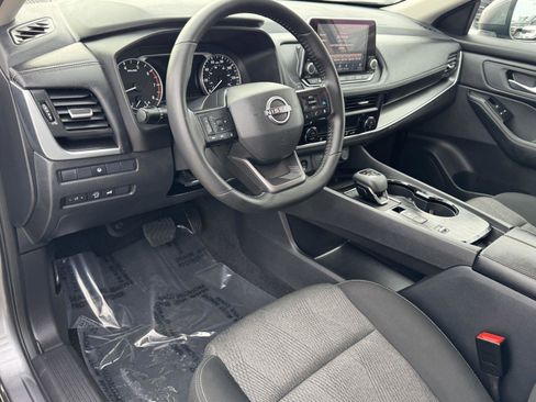 Used 2025 Nissan Rogue SV FWD image 17