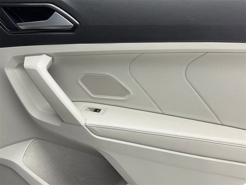 Used 2022 Volkswagen Tiguan SE R-Line image 54