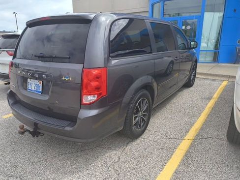 Used 2016 Dodge Grand Caravan SE FWD image 3