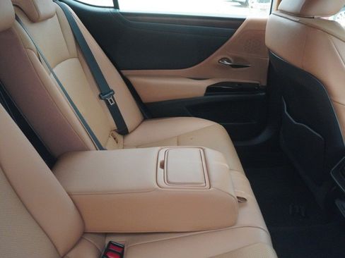 Used 2022 Lexus ES 350 w/ Premium Package FWD image 12