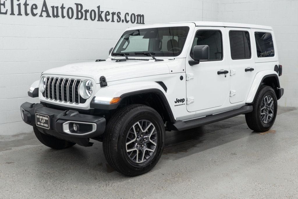 Used 2026 Jeep Wrangler Unlimited Sahara AWD/4WD image 33