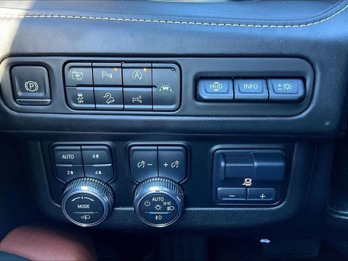 Used 2023 GMC Yukon Denali Ultimate image 24