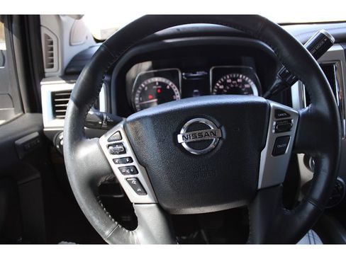 Used 2018 Nissan Titan SL w/ Chrome Package AWD/4WD image 21